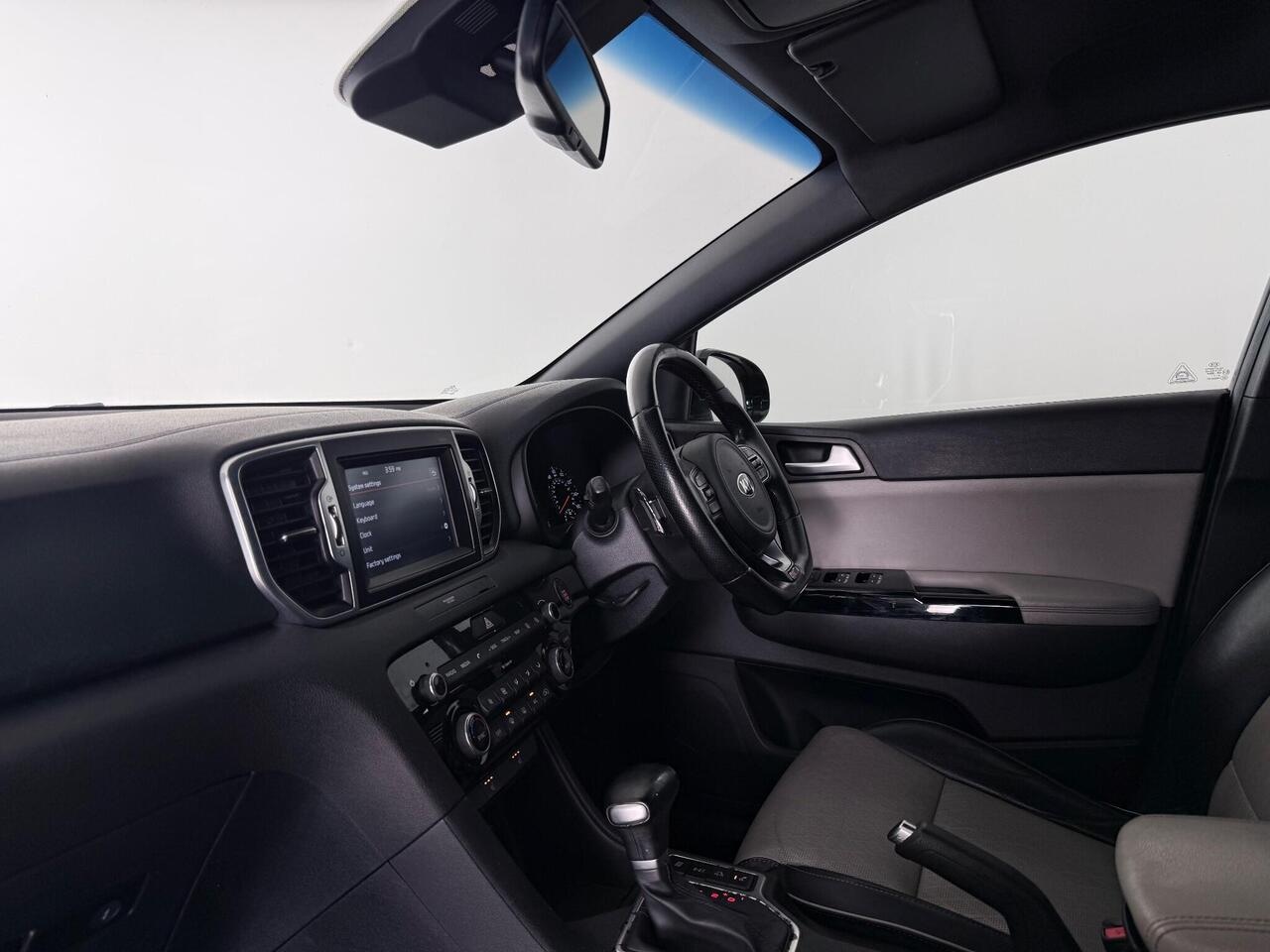 Kia Sportage thumbnail Interior Front