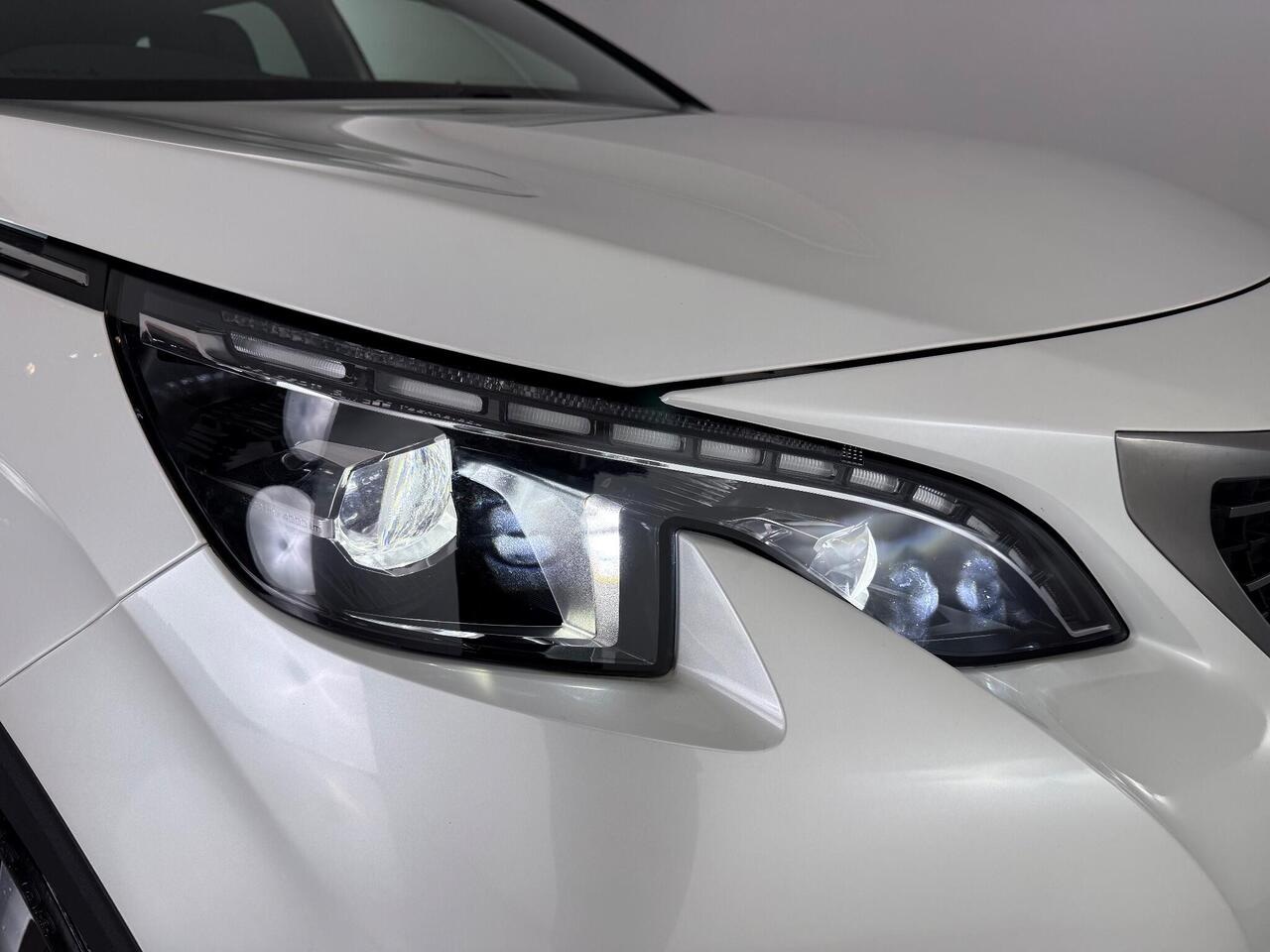 Peugeot 3008 thumbnail Lights Front