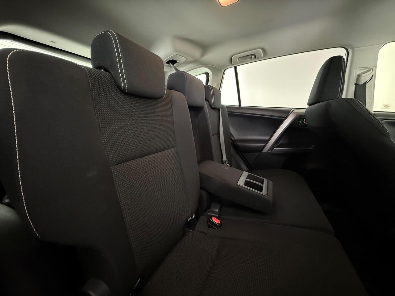 Toyota RAV4 thumbnail Seats Rear