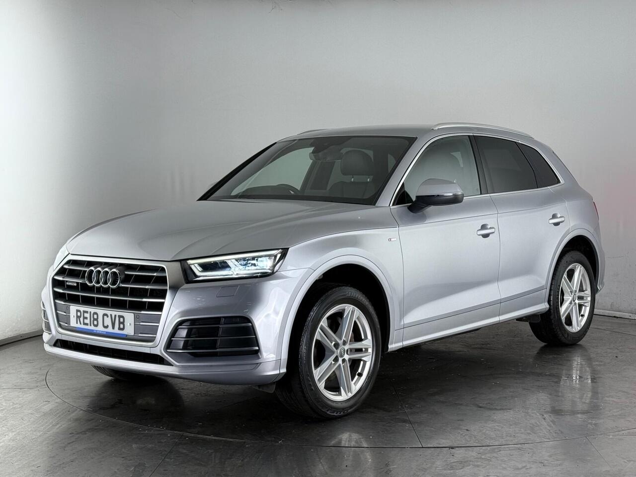 Audi Q5 thumbnail Front Left