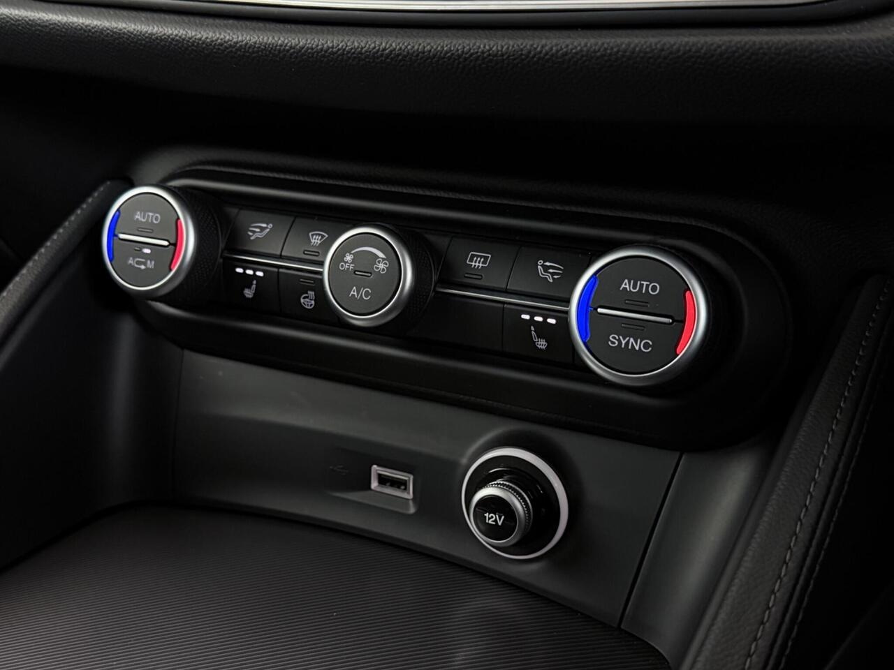 Alfa Romeo Stelvio thumbnail Misc Controls