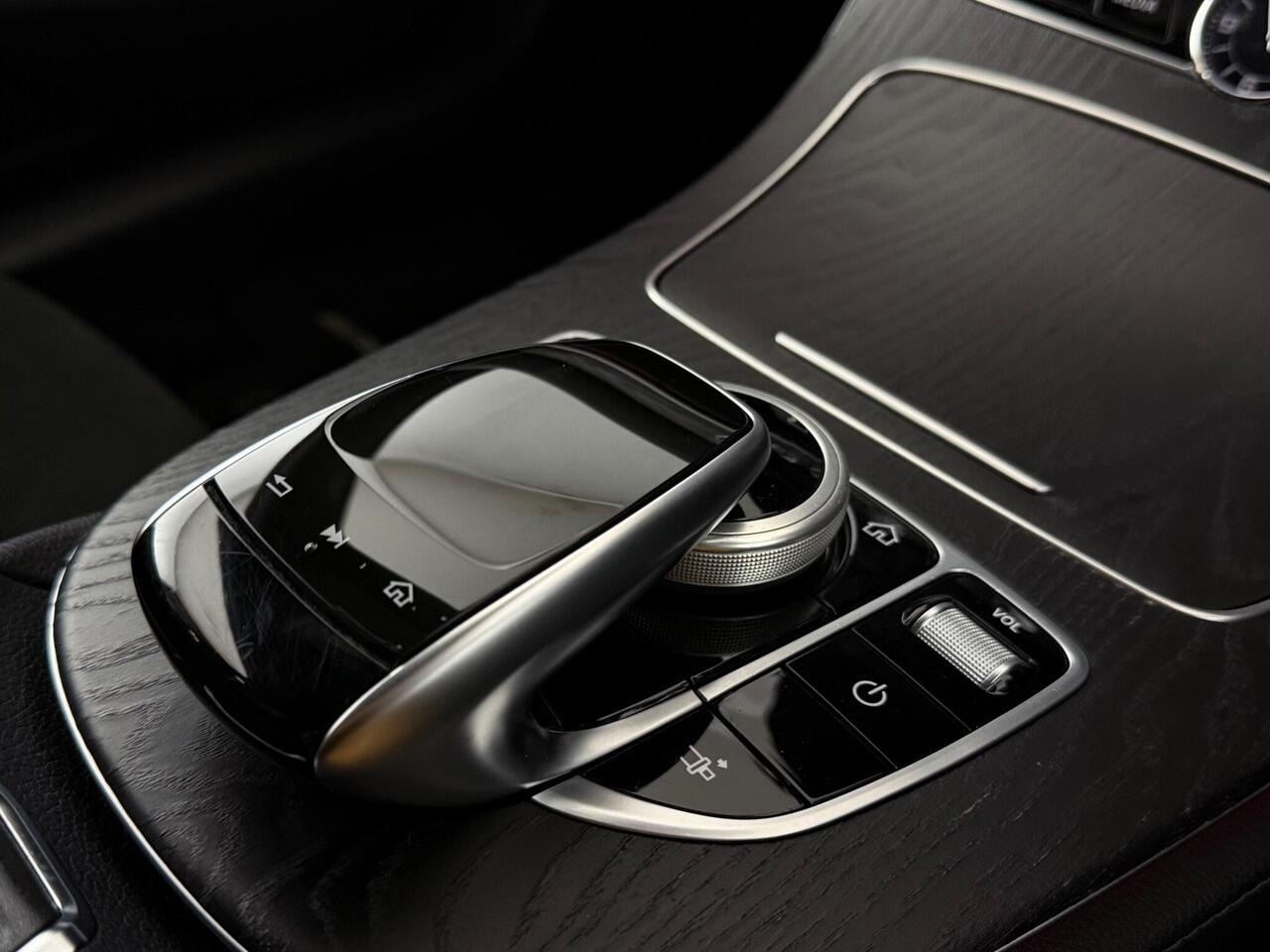 Mercedes-Benz E Class thumbnail Interior Front