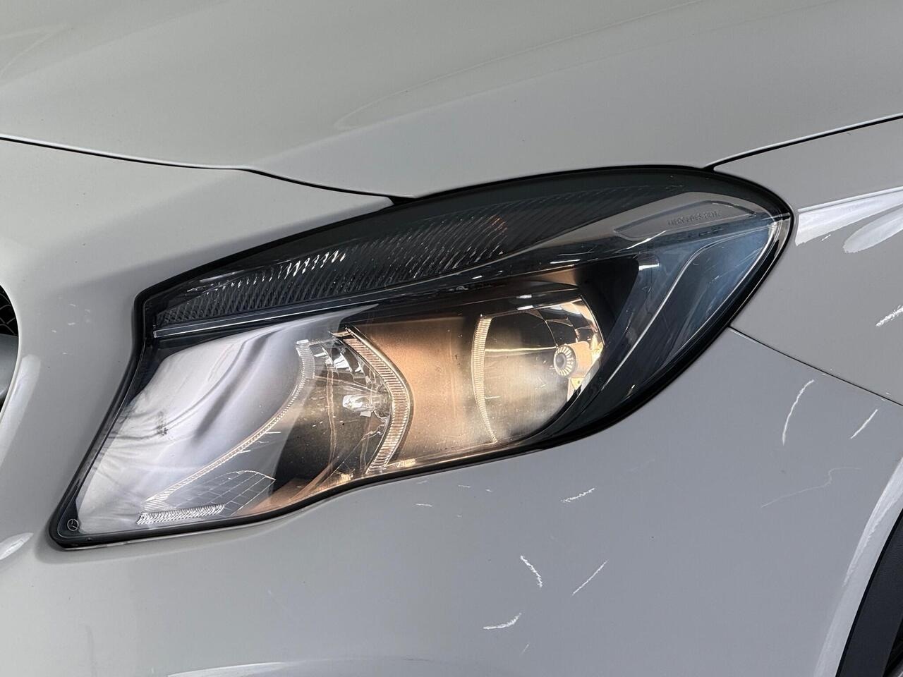 Mercedes-Benz GLA thumbnail Lights Front