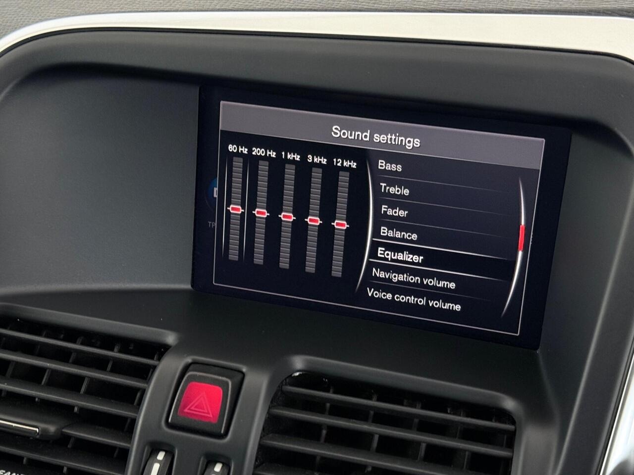 Volvo XC60 thumbnail Infotainment System