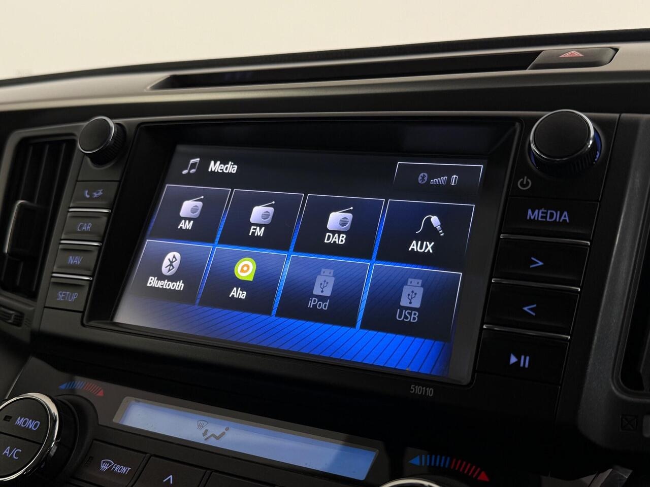 Toyota RAV4 thumbnail Infotainment System