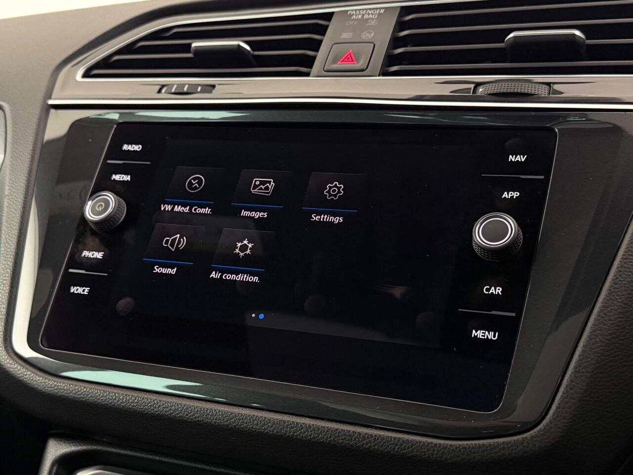Volkswagen Tiguan thumbnail Infotainment System