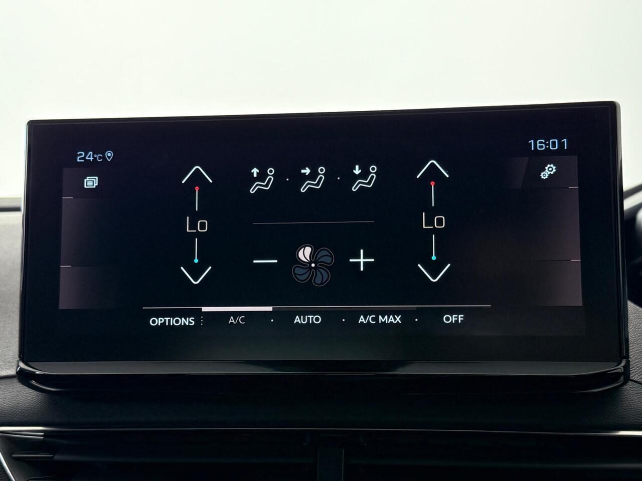Peugeot 3008 thumbnail Infotainment System