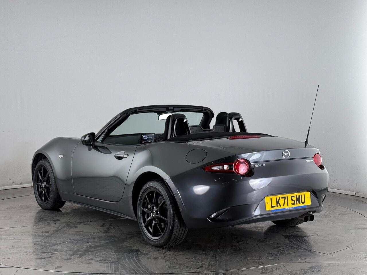 Mazda MX-5 thumbnail Rear Left