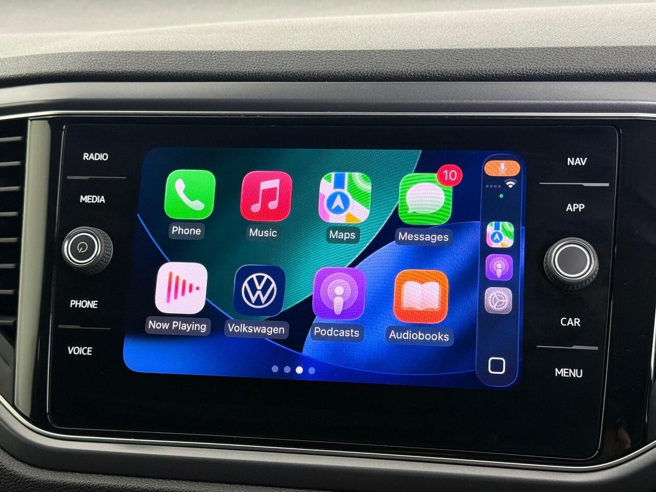 Volkswagen T-Roc thumbnail Infotainment System