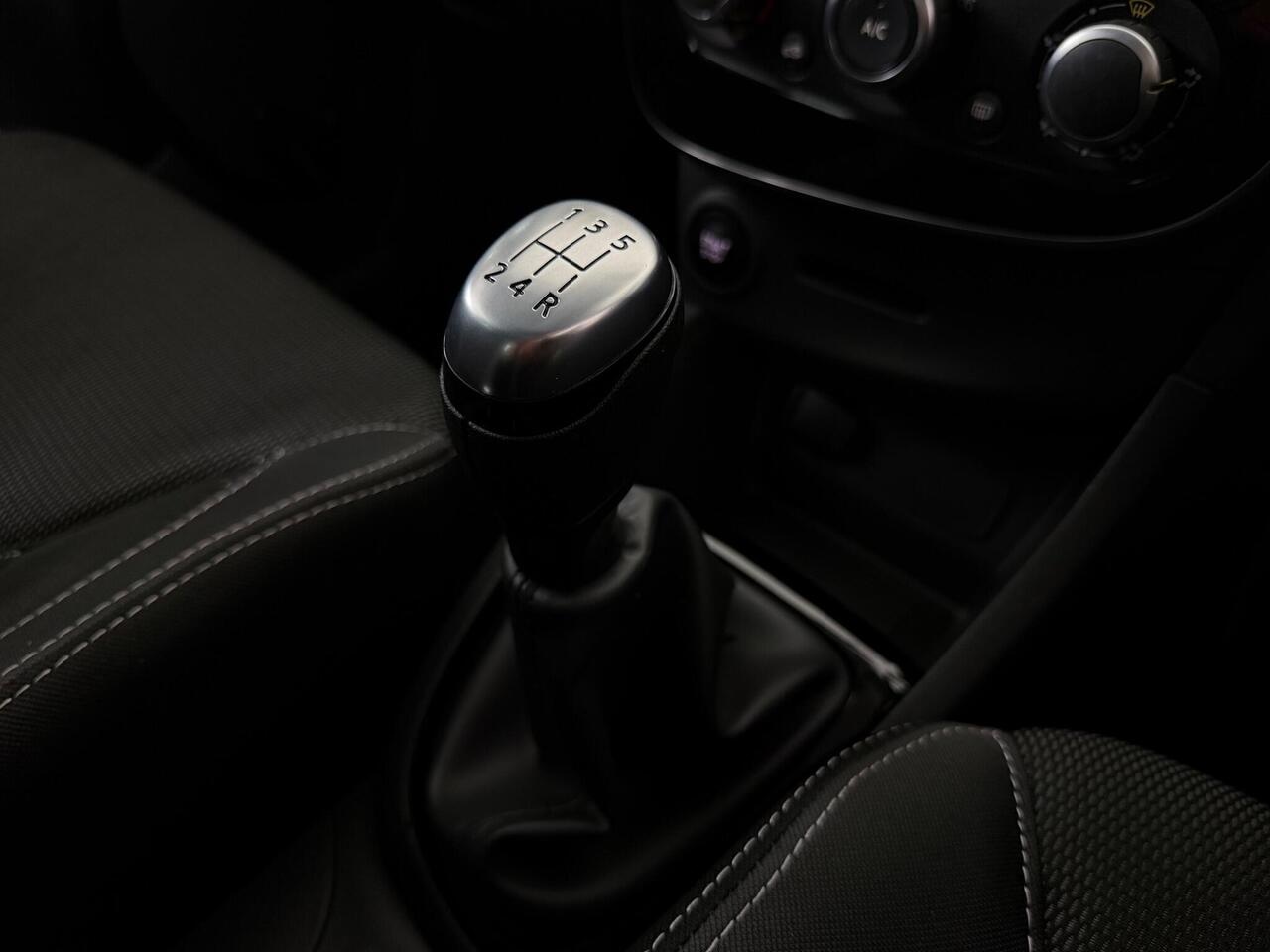 Renault Clio thumbnail Interior Front