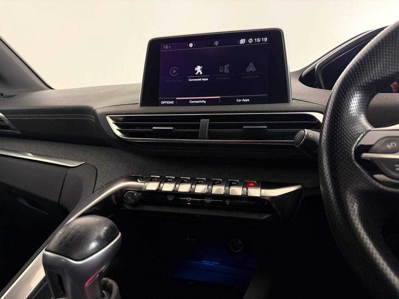 Peugeot 3008 thumbnail Infotainment System