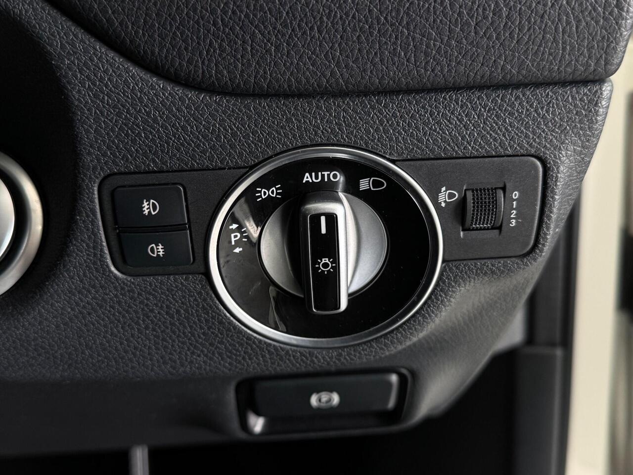 Mercedes-Benz GLA thumbnail Misc Controls