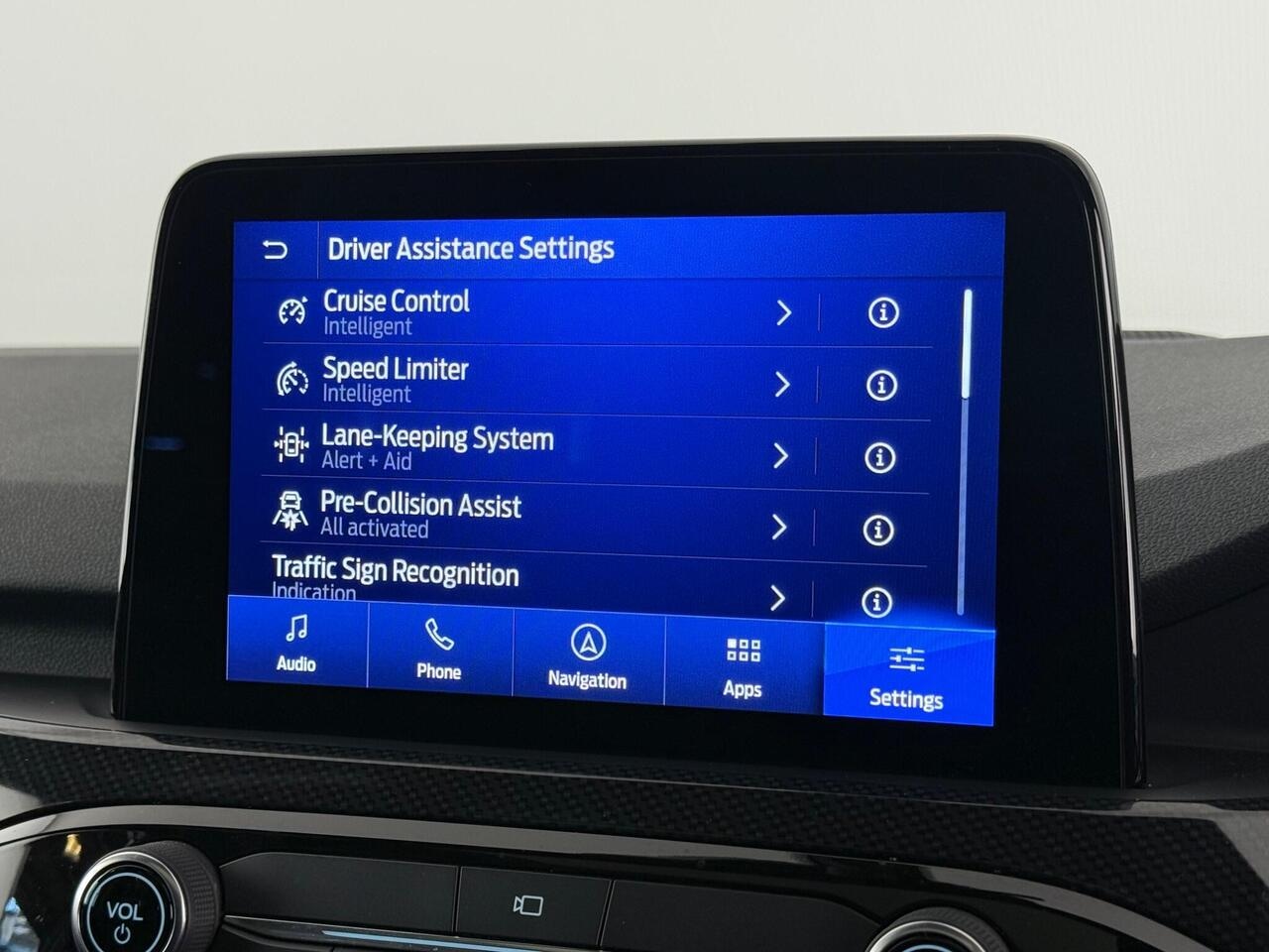 Ford Kuga thumbnail Infotainment System