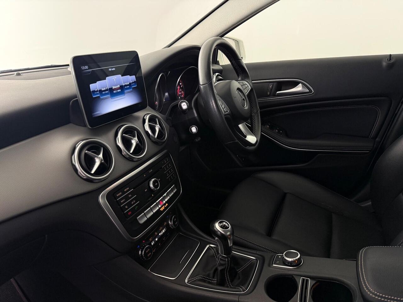 Mercedes-Benz GLA thumbnail Interior Front