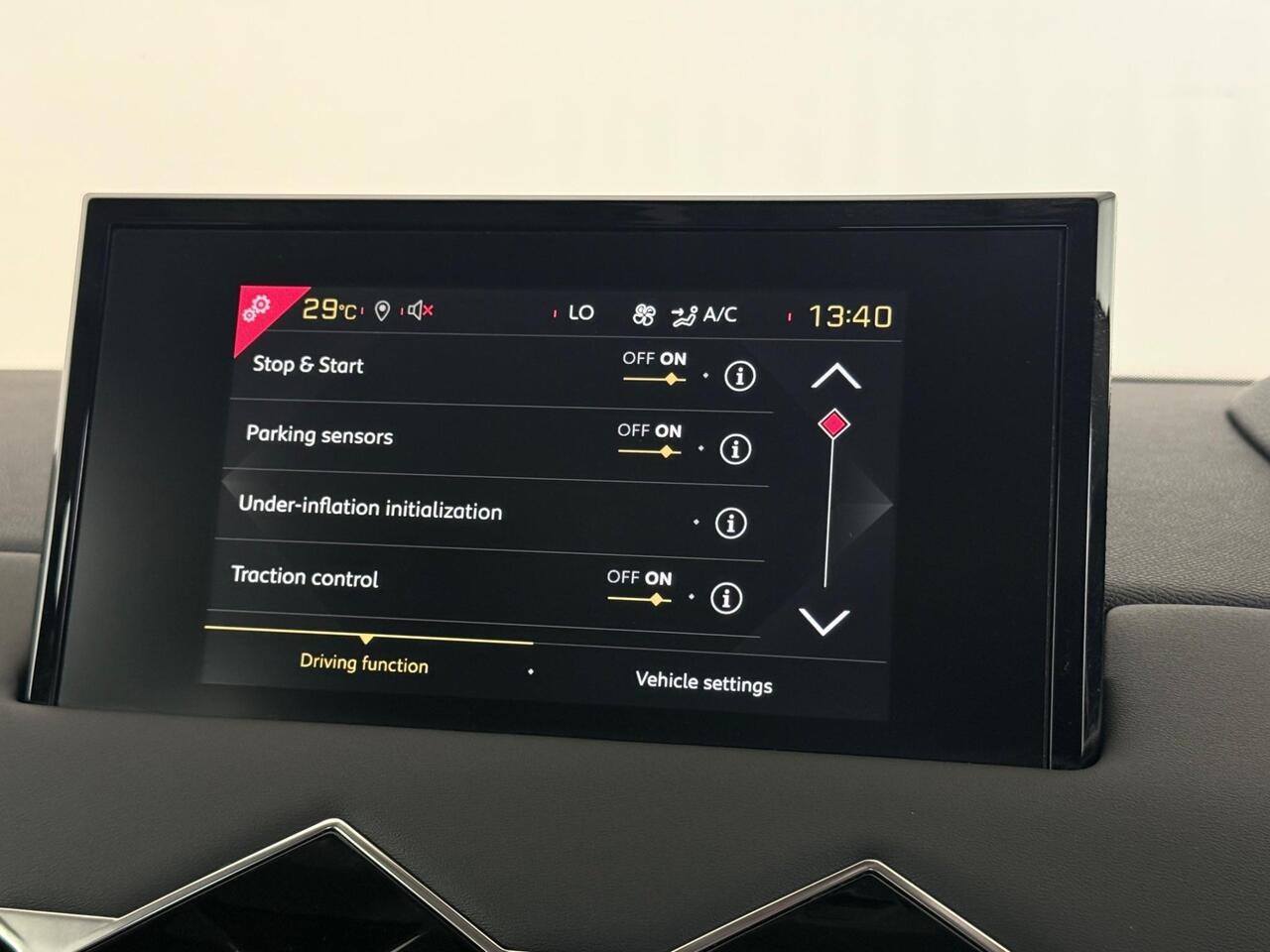 DS AUTOMOBILES DS 3 CROSSBACK thumbnail Infotainment System