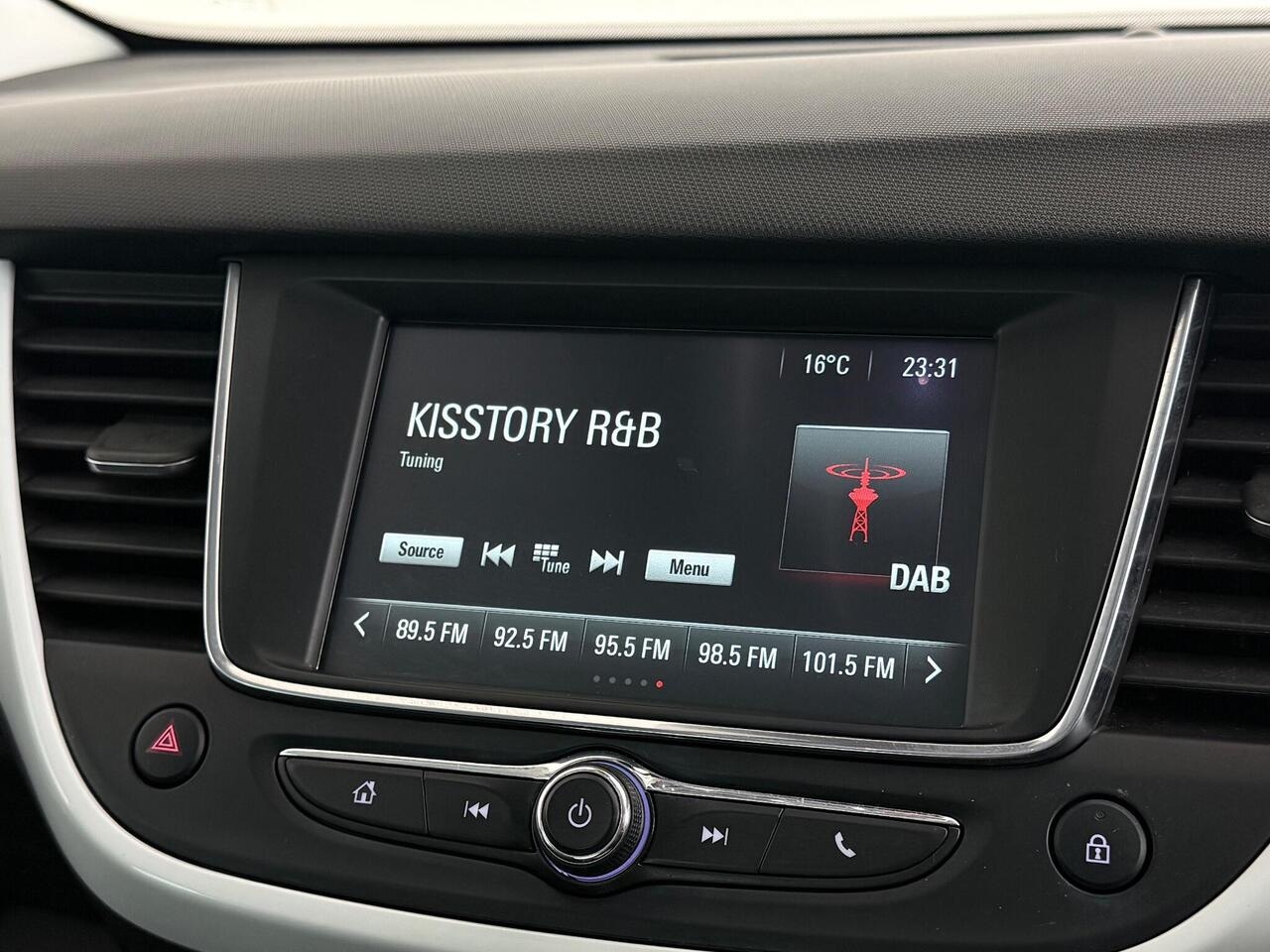 Vauxhall Crossland thumbnail Infotainment System