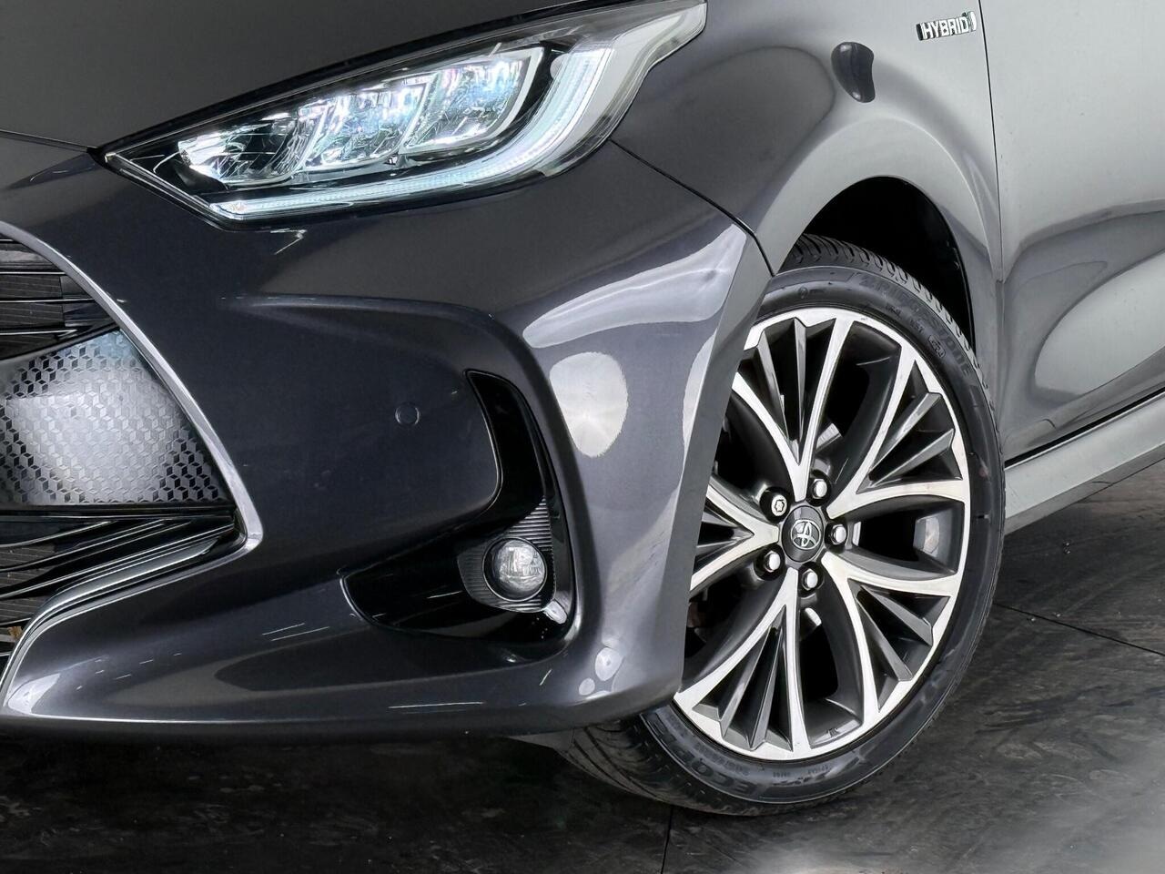 Toyota Yaris thumbnail Wheel