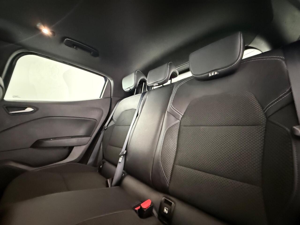 Renault Clio thumbnail Seats Rear