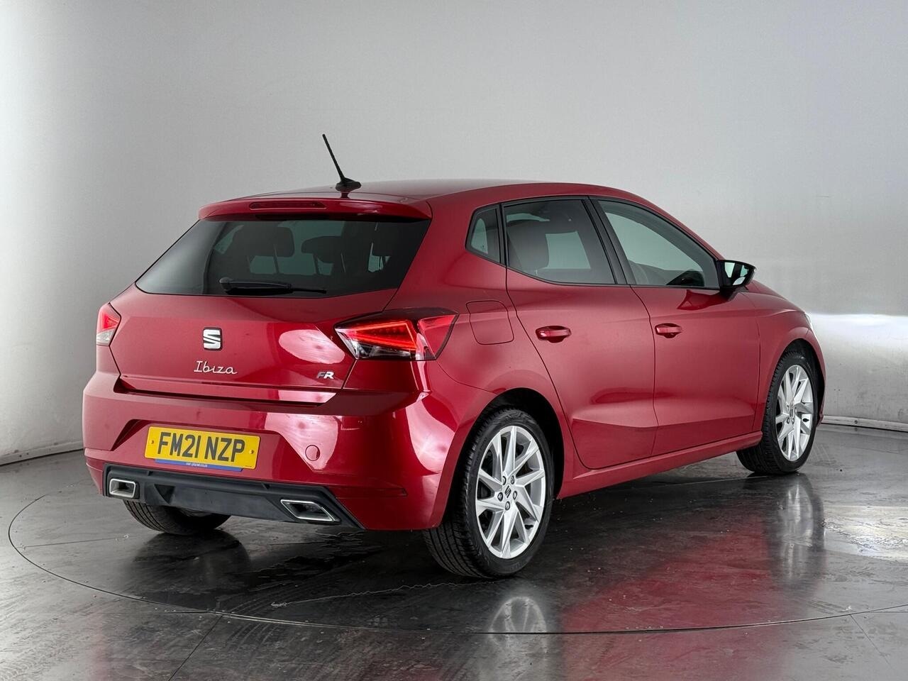 SEAT Ibiza thumbnail Rear Right