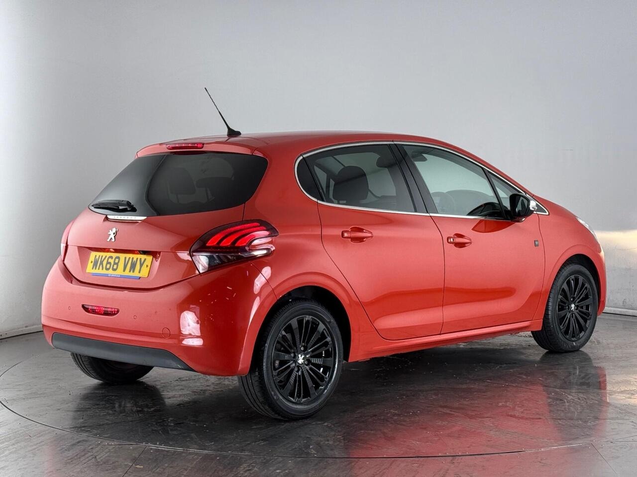 Peugeot 208 thumbnail Rear Right