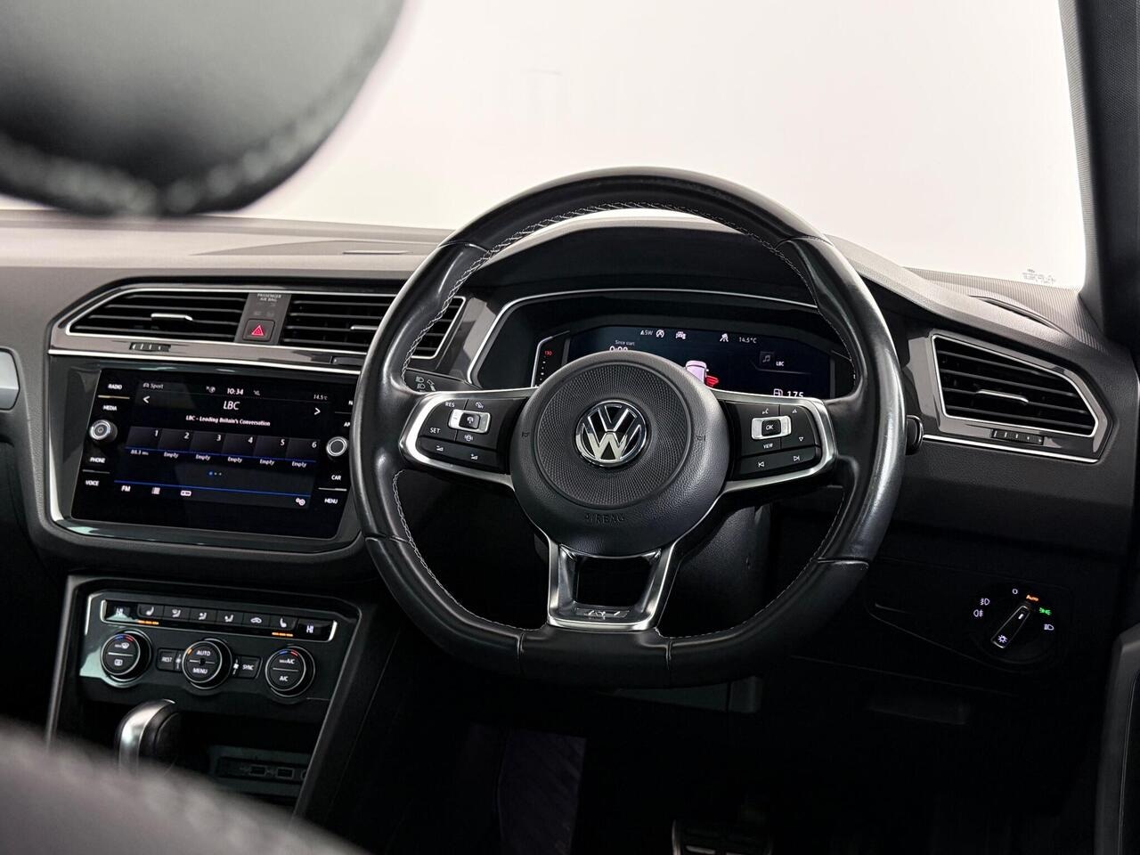 Volkswagen Tiguan thumbnail Steering Wheel