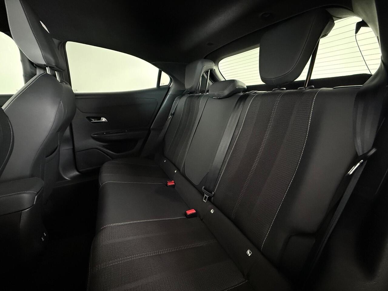 Vauxhall Mokka thumbnail Seats Rear