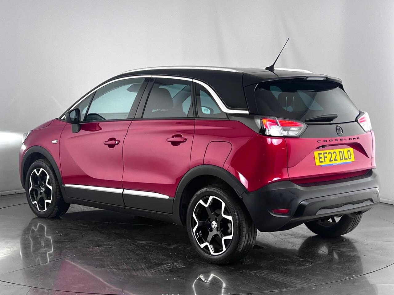 Vauxhall Crossland thumbnail Rear Left
