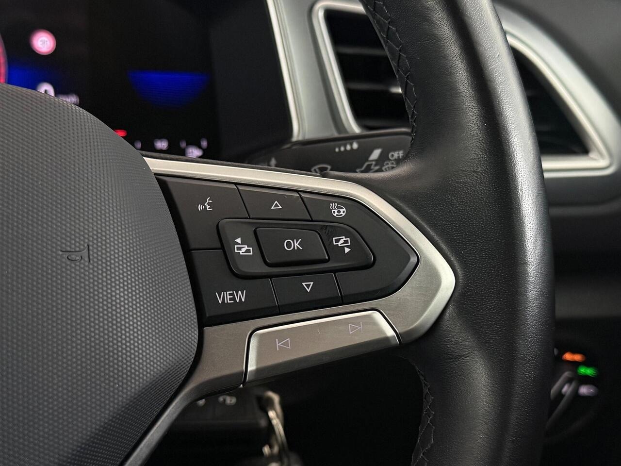 Volkswagen T-Roc thumbnail Misc Controls