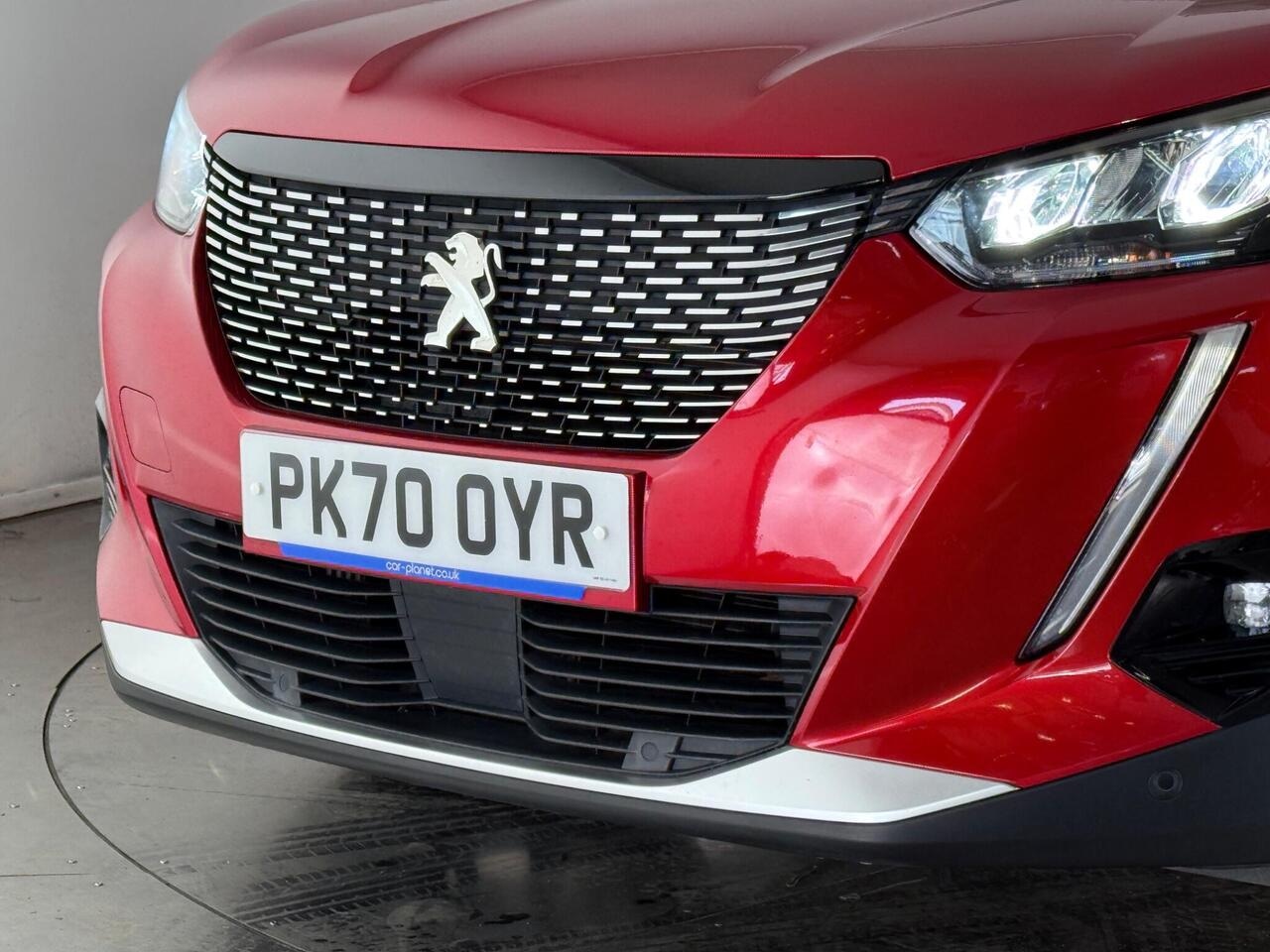 Peugeot 2008 thumbnail Lights Front