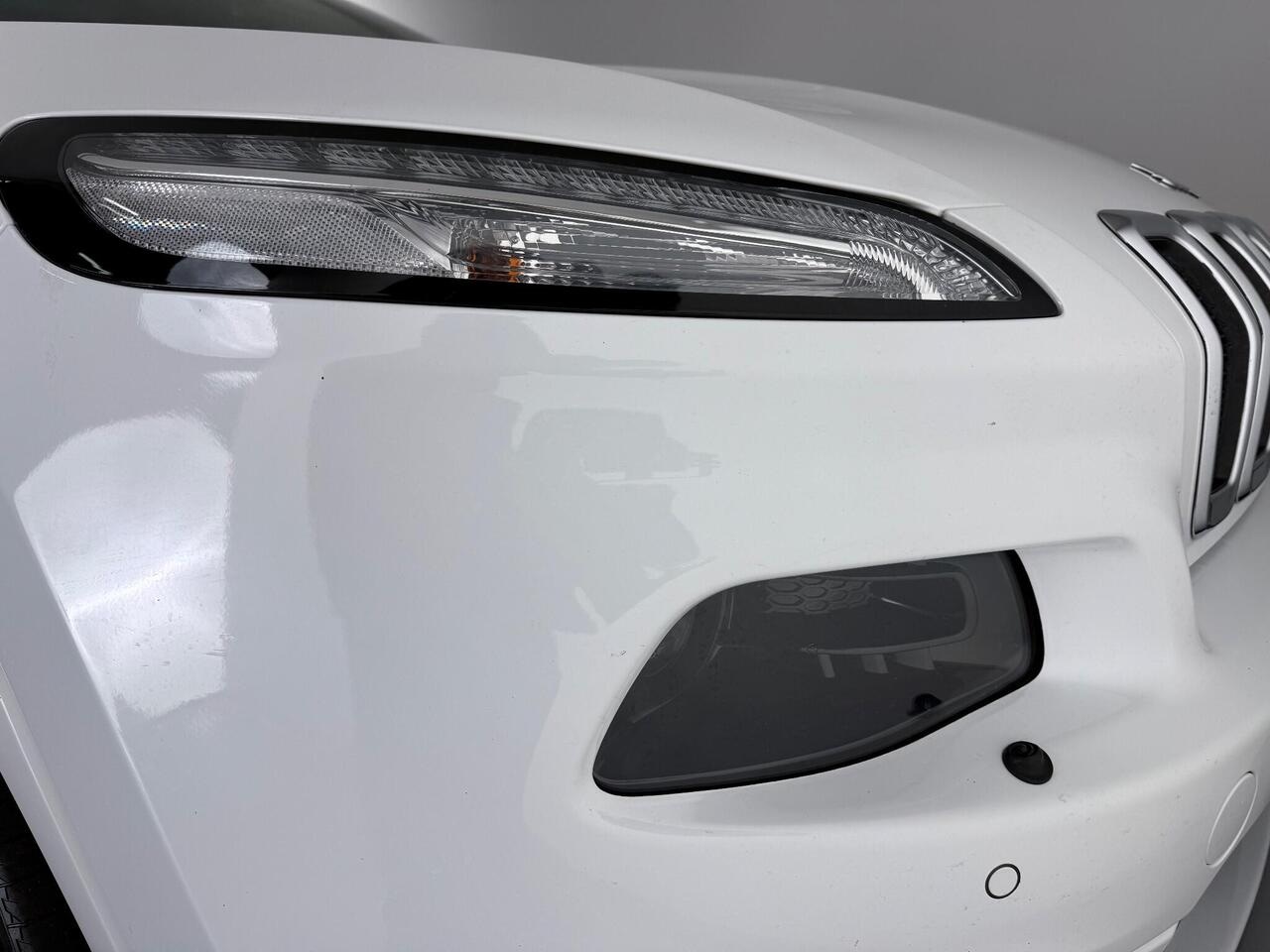 Jeep Cherokee thumbnail Lights Front