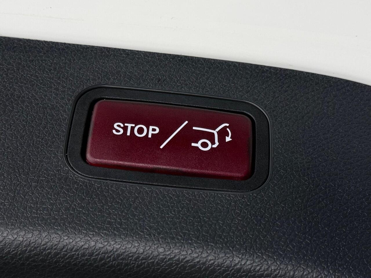 Mercedes-Benz GLA thumbnail Misc Controls