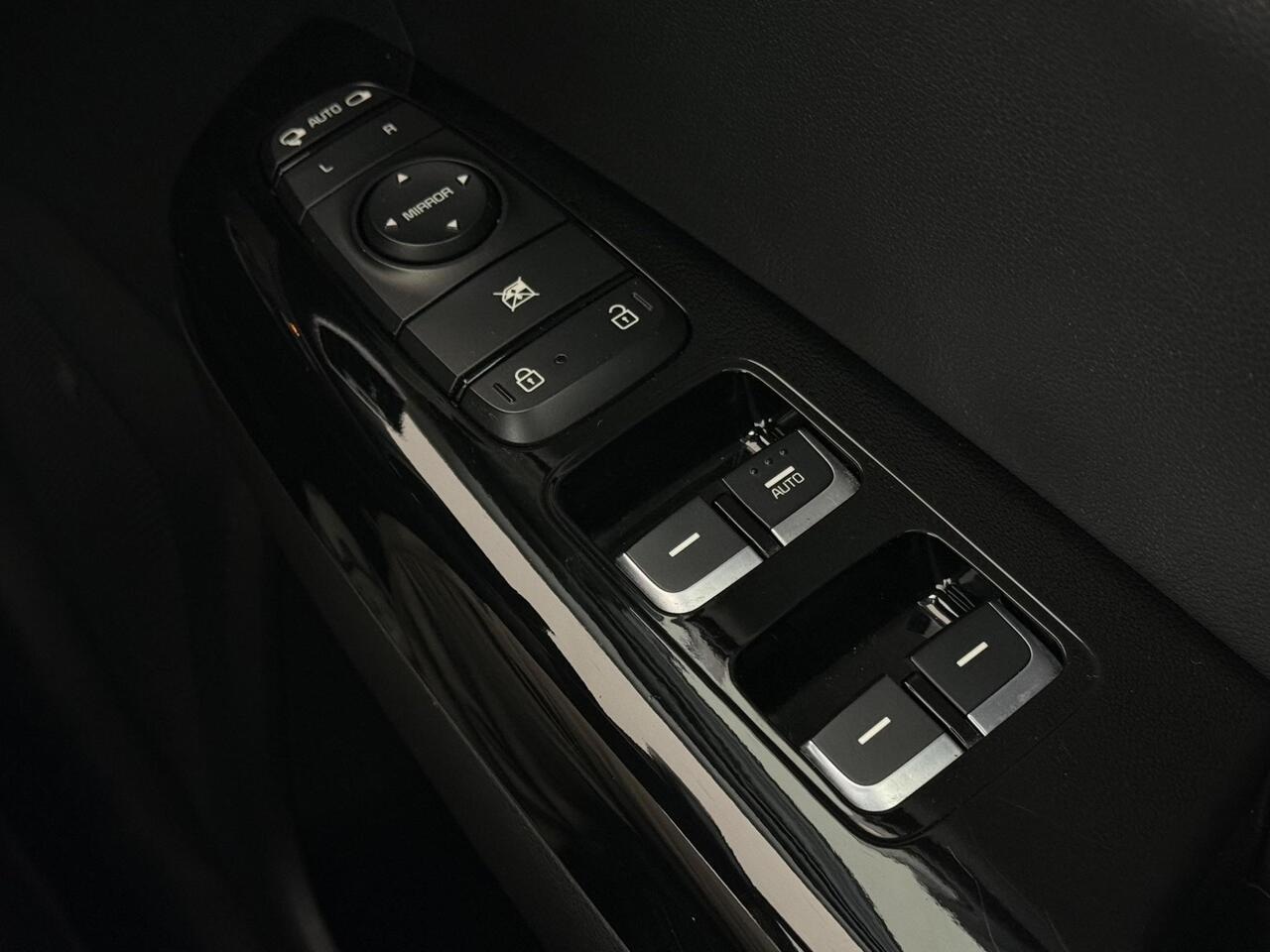 Kia Sportage thumbnail Door Interior