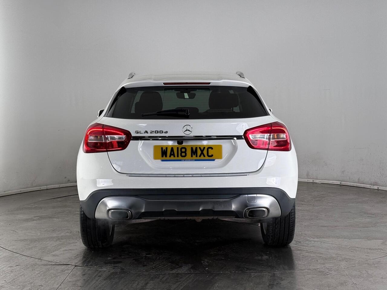 Mercedes-Benz GLA thumbnail Rear