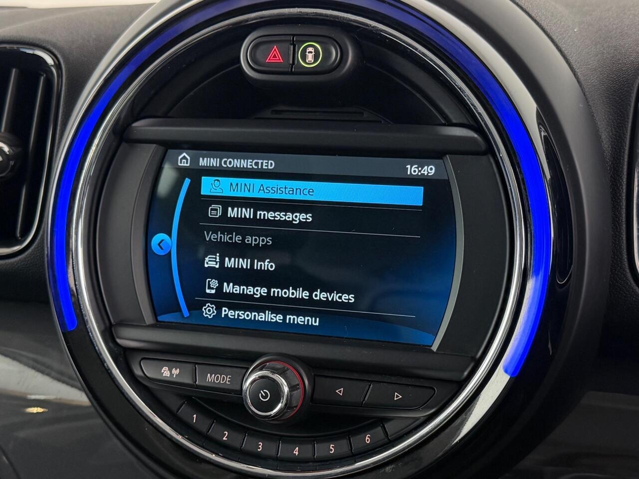 MINI Countryman thumbnail Infotainment System