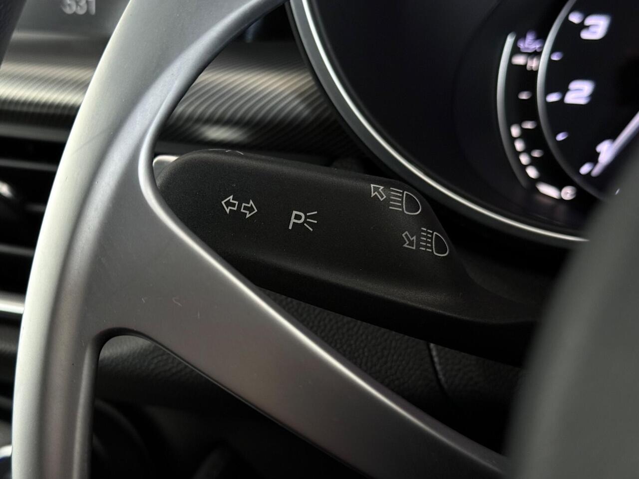 Alfa Romeo Stelvio thumbnail Misc Controls