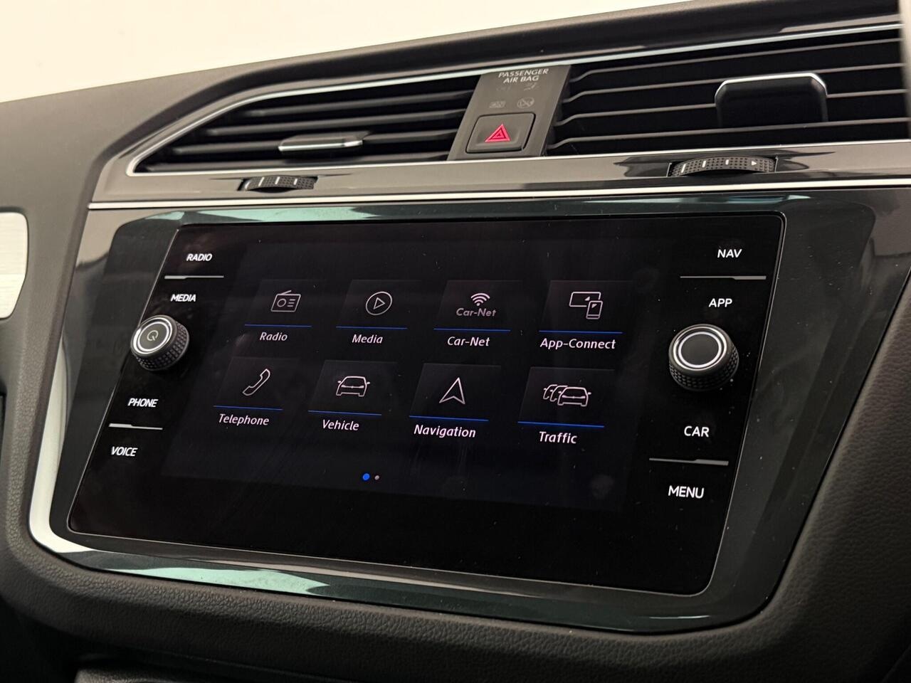 Volkswagen Tiguan thumbnail Infotainment System