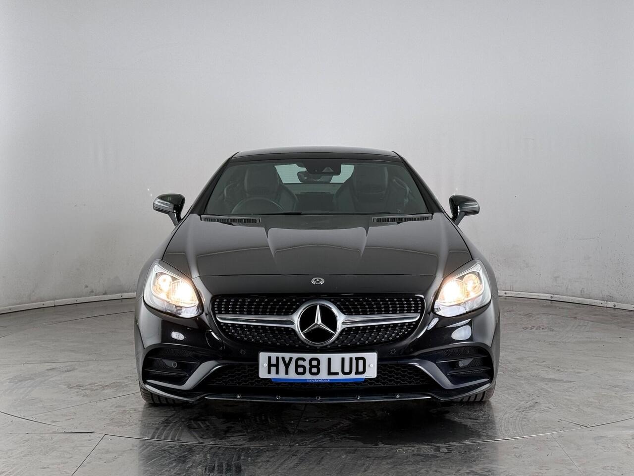 Mercedes-Benz SLC thumbnail Front