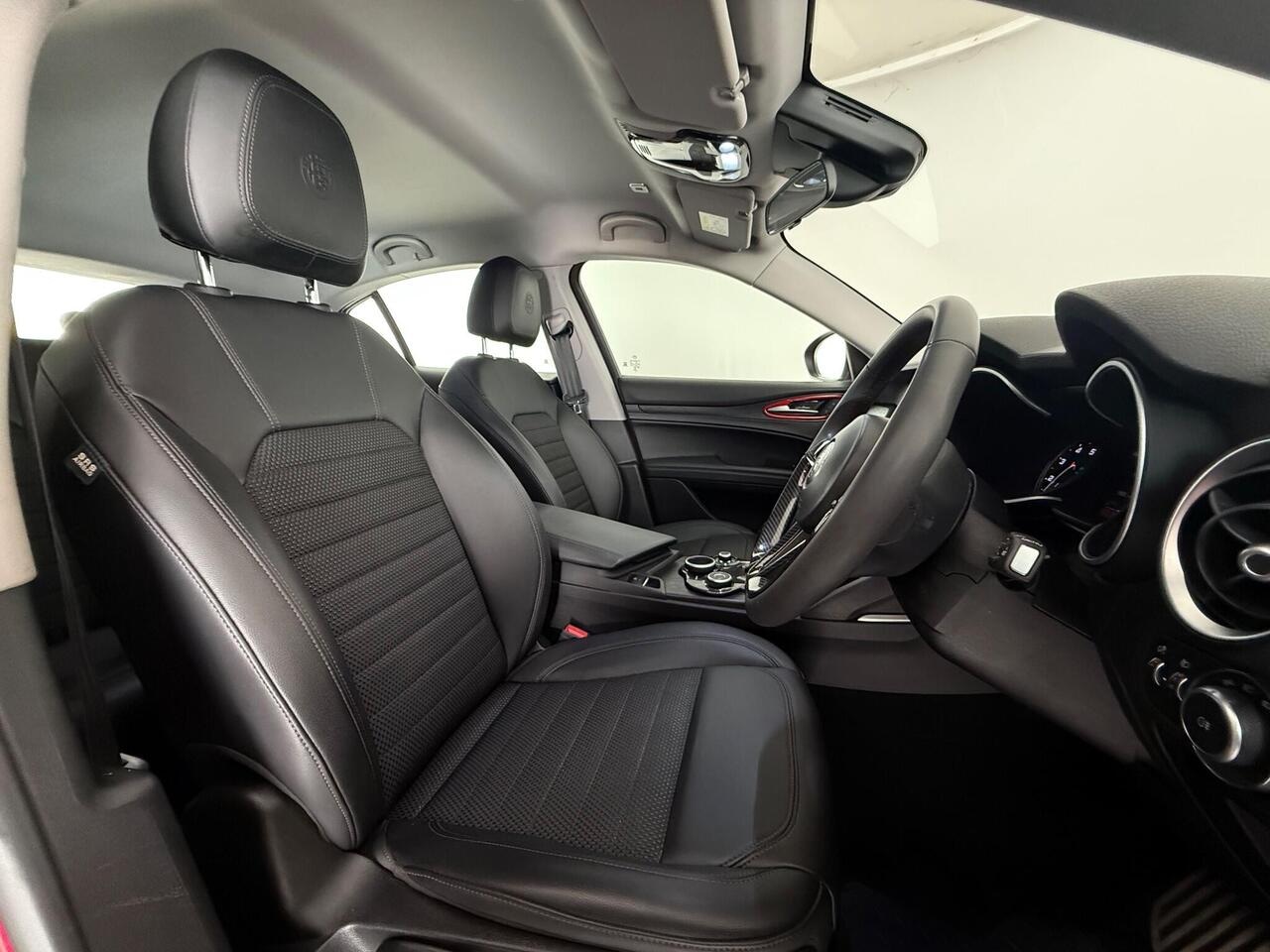 Alfa Romeo Stelvio thumbnail Seat Driver