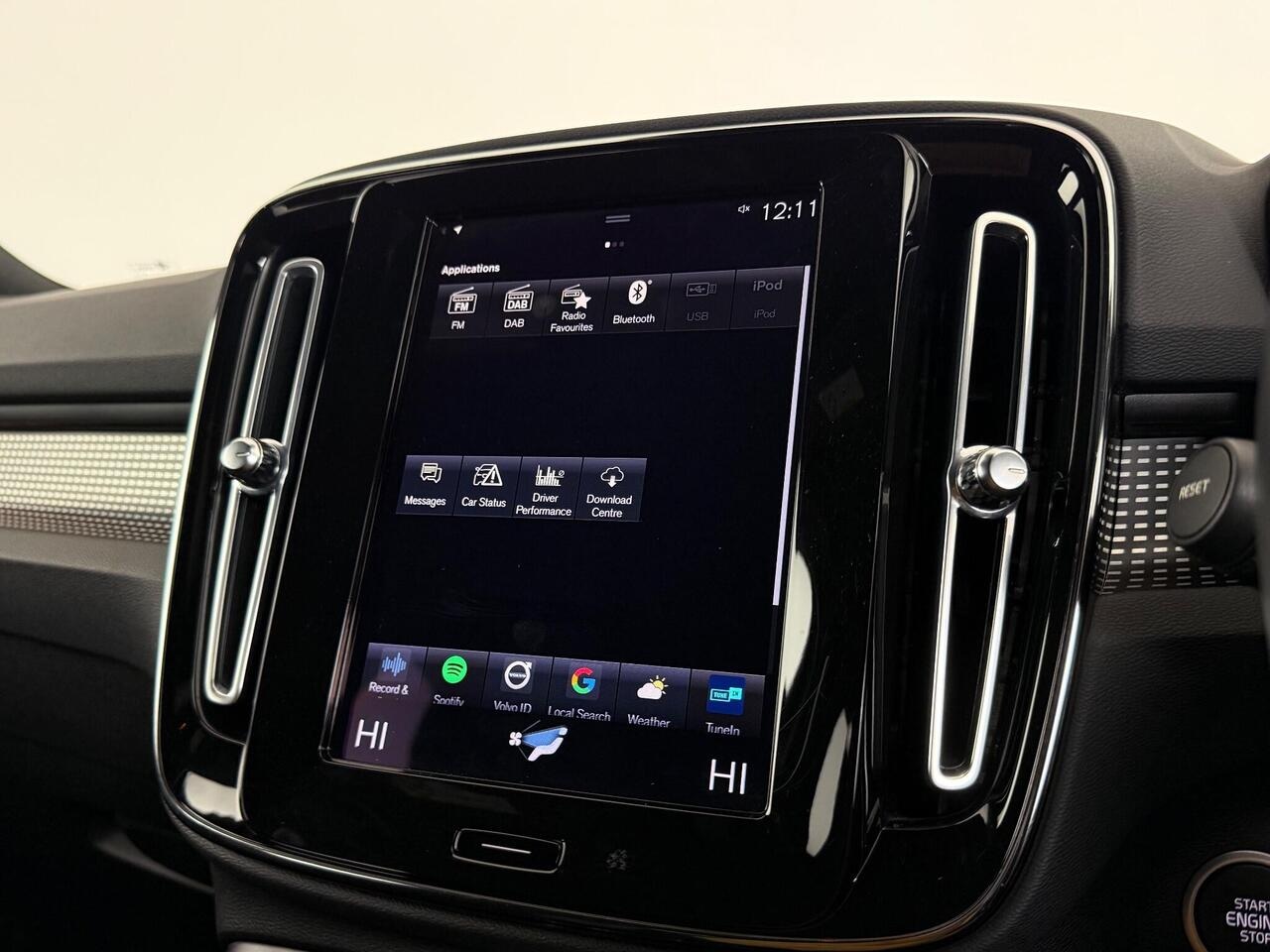 Volvo XC40 thumbnail Infotainment System