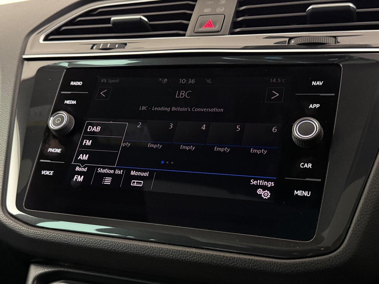 Volkswagen Tiguan thumbnail Infotainment System
