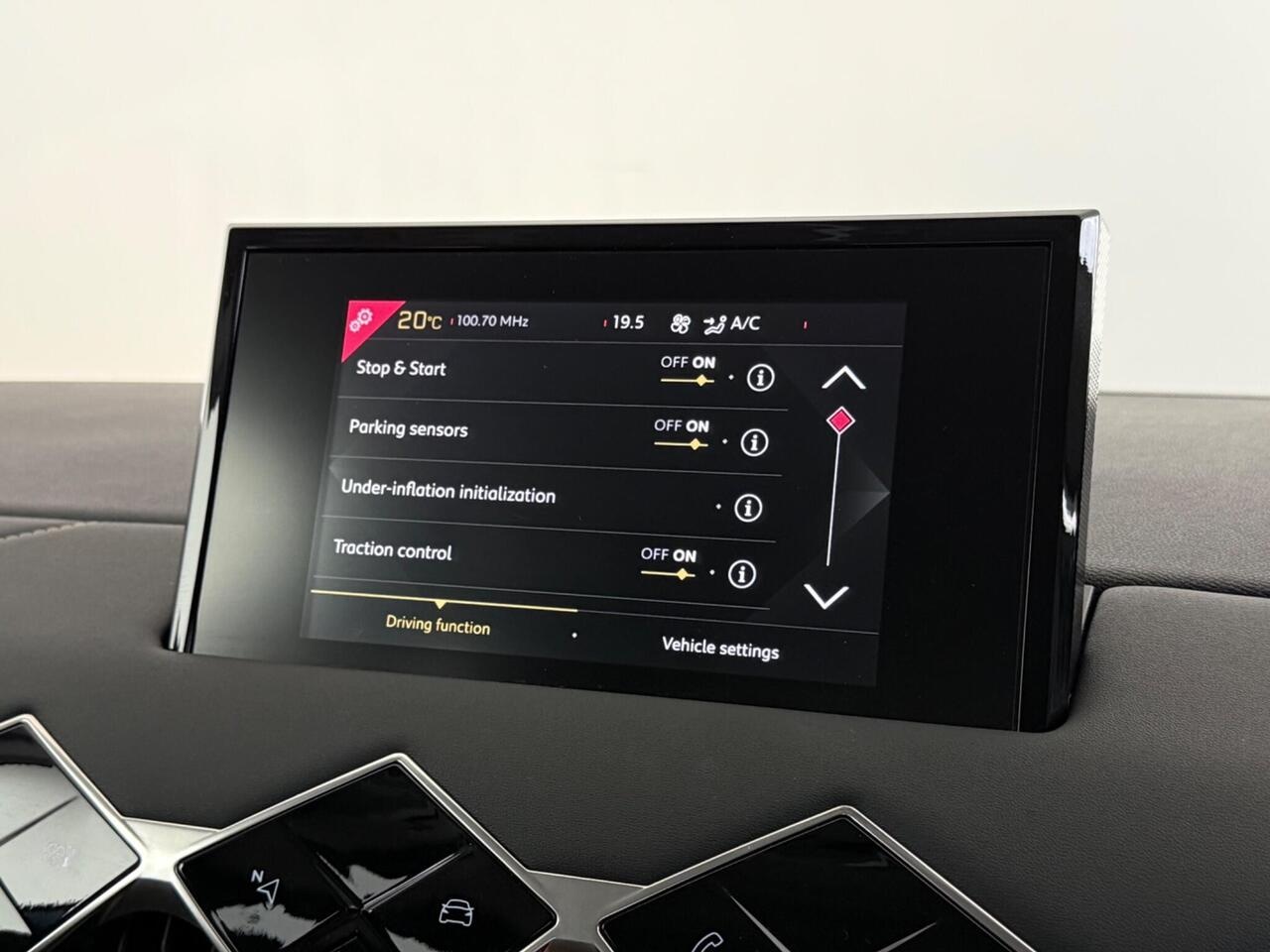 DS AUTOMOBILES DS 3 CROSSBACK thumbnail Infotainment System
