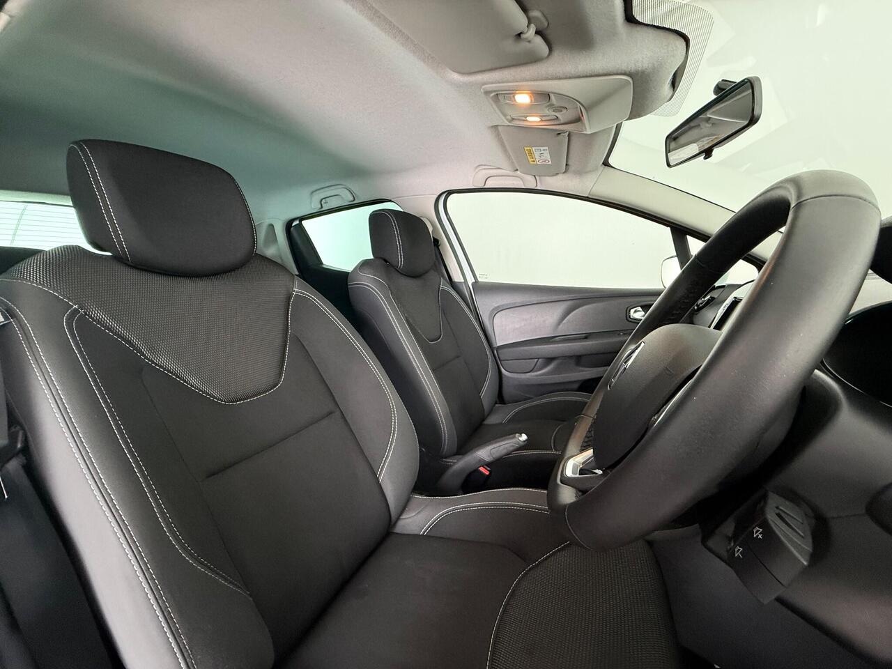 Renault Clio thumbnail Seat Driver