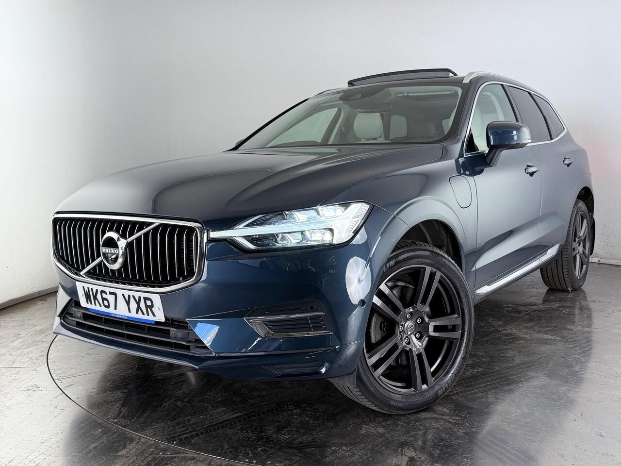 Volvo XC60 thumbnail Front Left