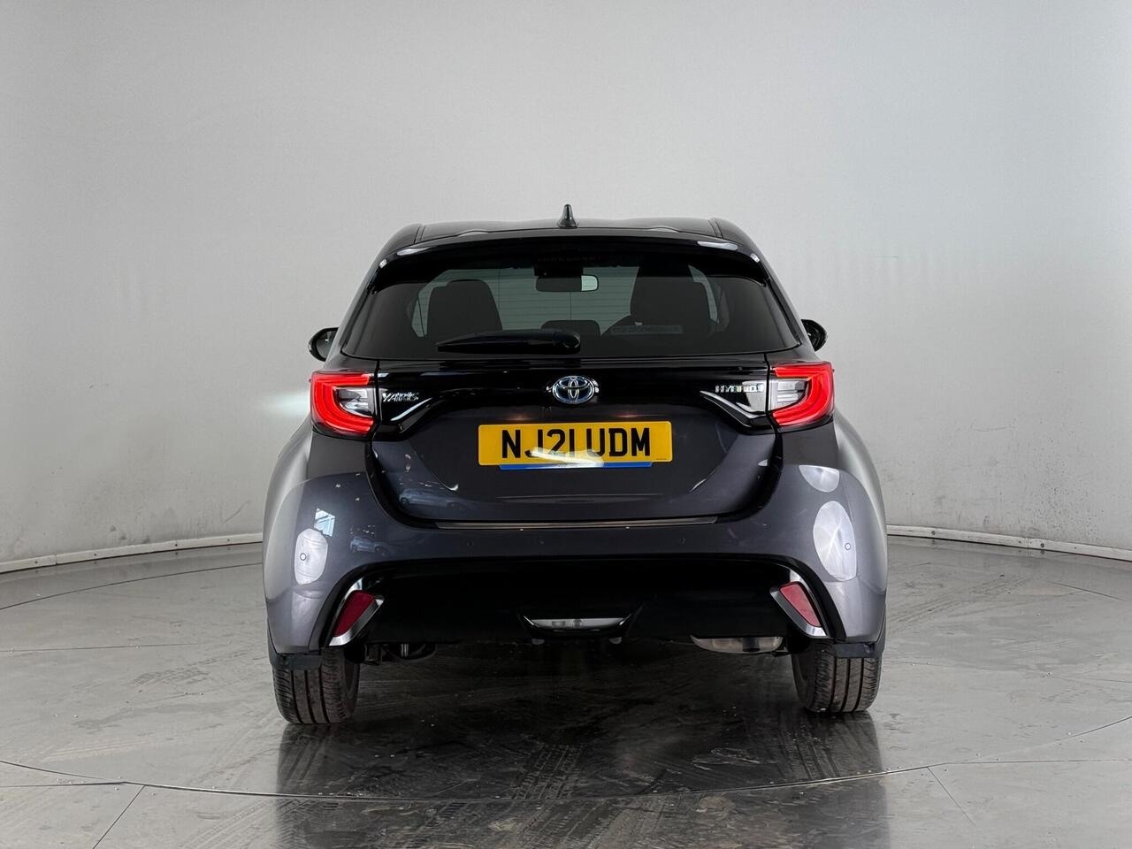Toyota Yaris thumbnail Rear