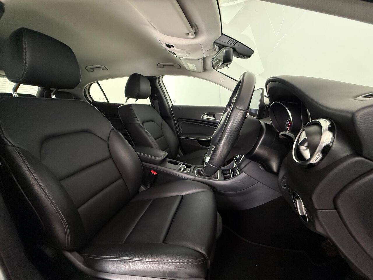 Mercedes-Benz GLA thumbnail Seat Driver