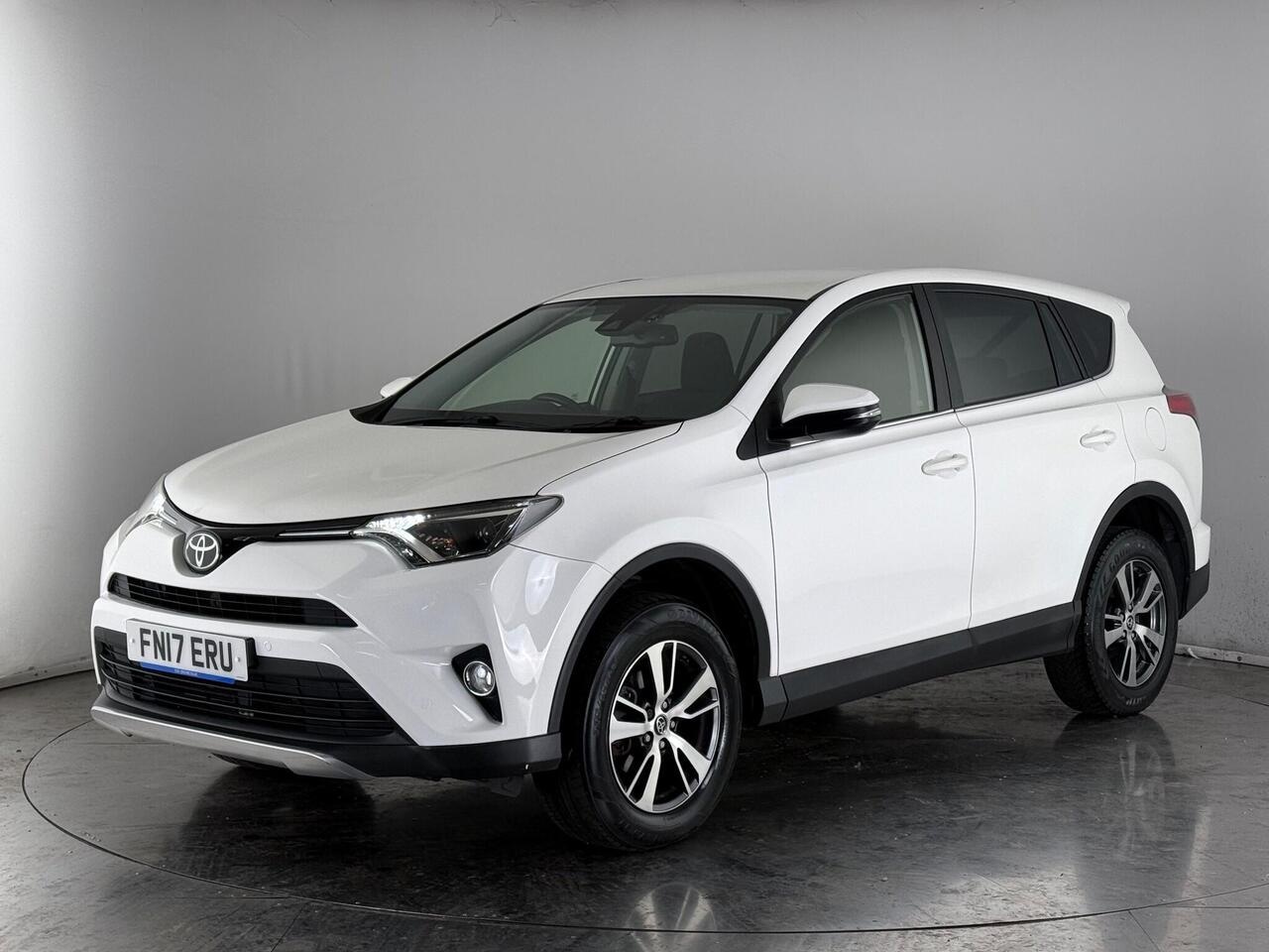 Toyota RAV4 thumbnail Front Left