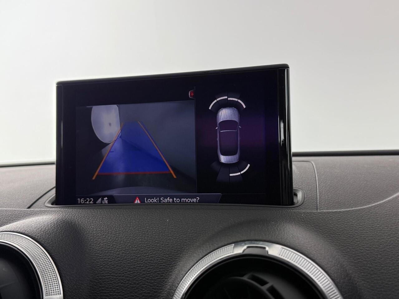 Audi A3 Cabriolet thumbnail Infotainment System