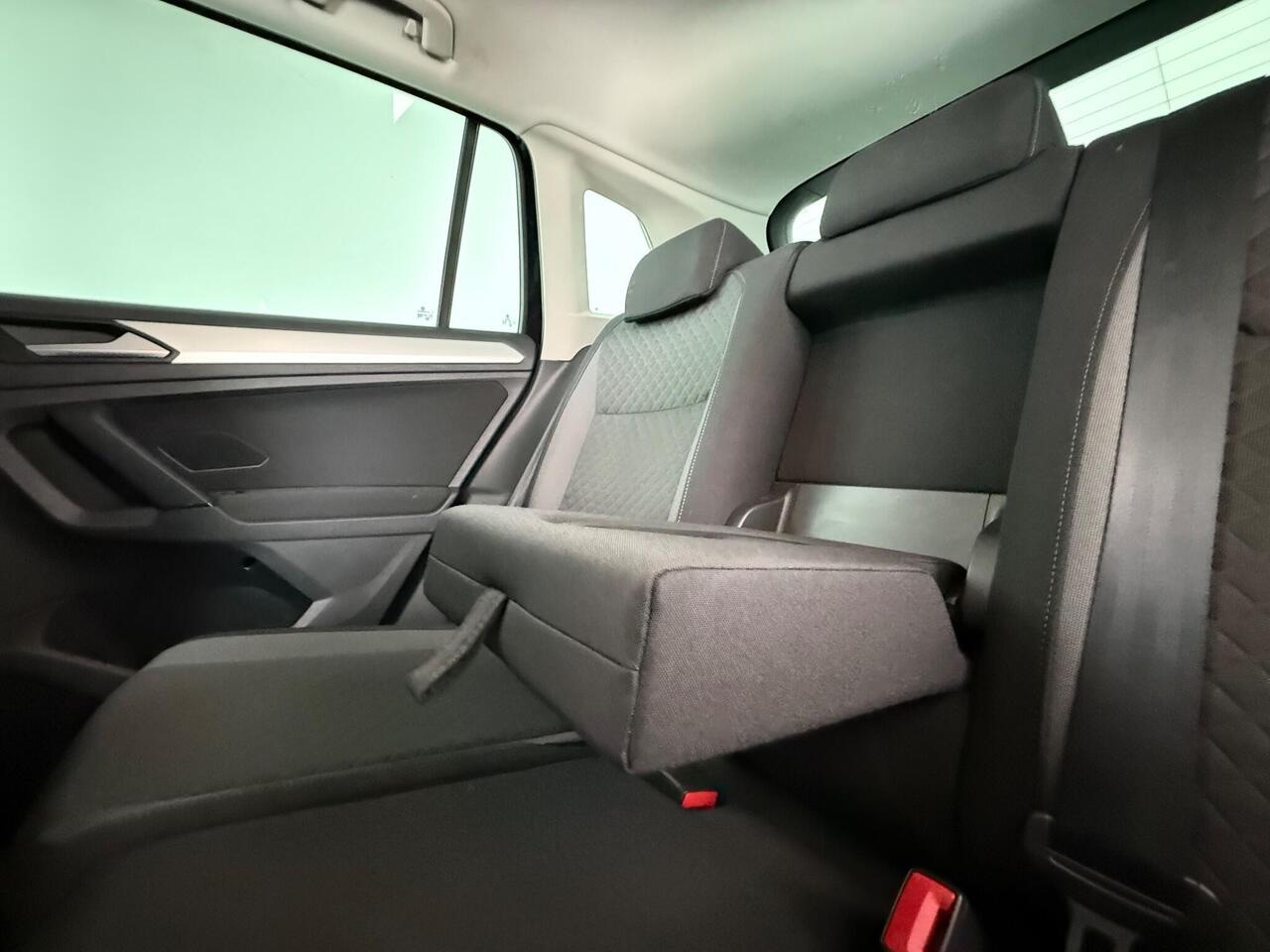 Volkswagen Tiguan thumbnail Seats Rear