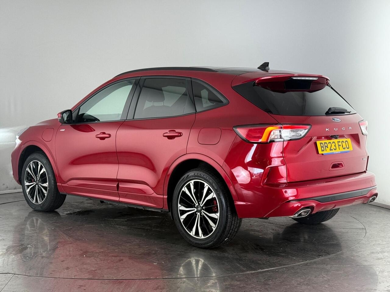 Ford Kuga thumbnail Rear Left