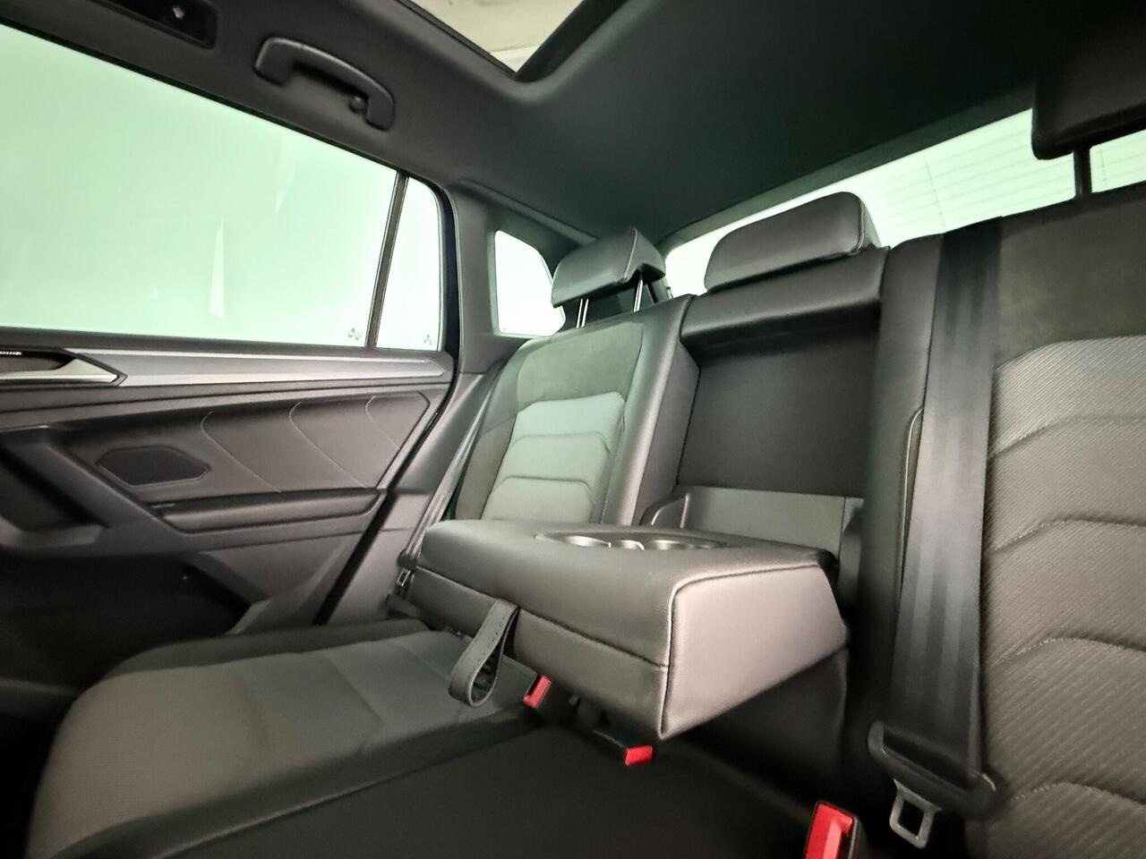 Volkswagen Tiguan thumbnail Seats Rear